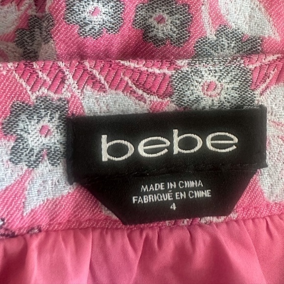 BEBE. SZ 4 Box pleated tapestry skirt. - Picture 5 of 5